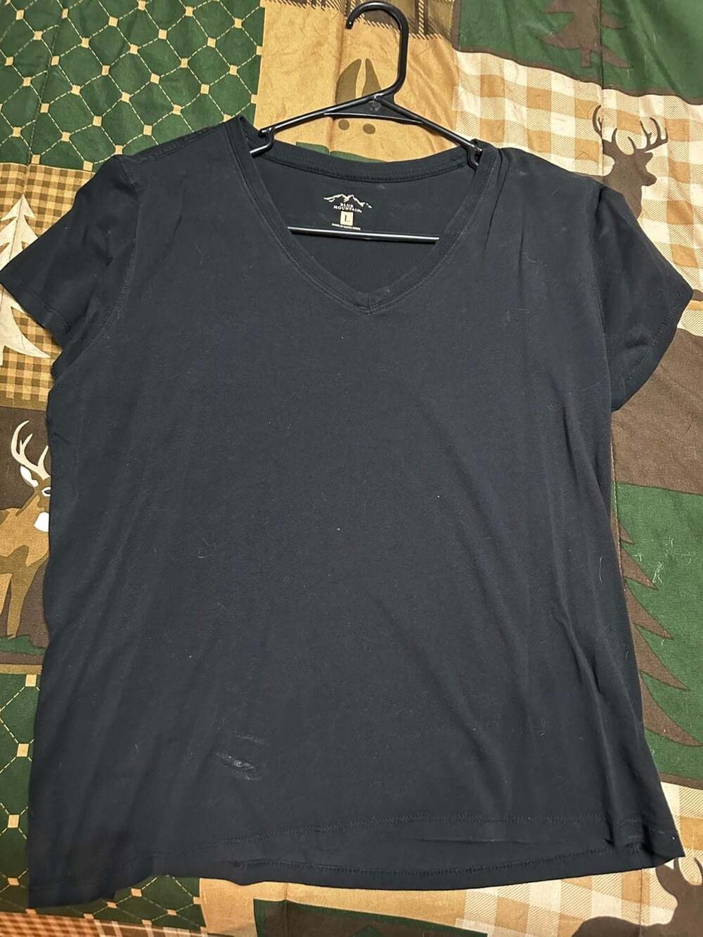 Blue Mountain Women's Black Short Sleeve V-Neck T-Shirt size large